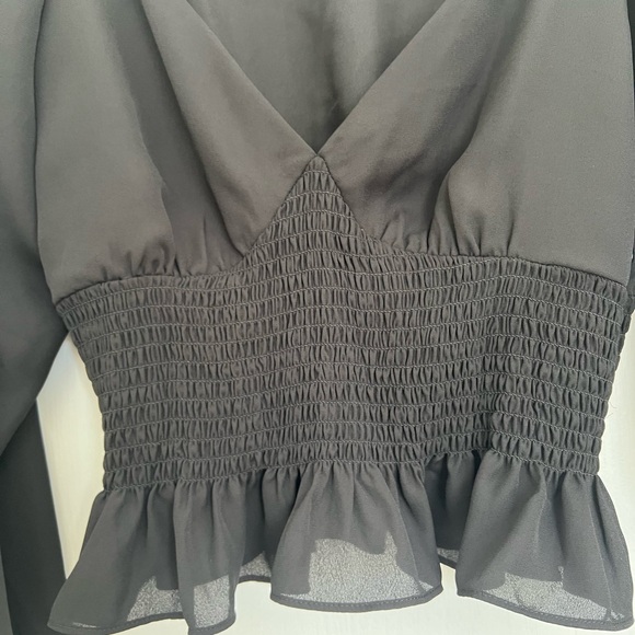 WAYF Smocked Waist Top | black | S - Picture 7 of 13
